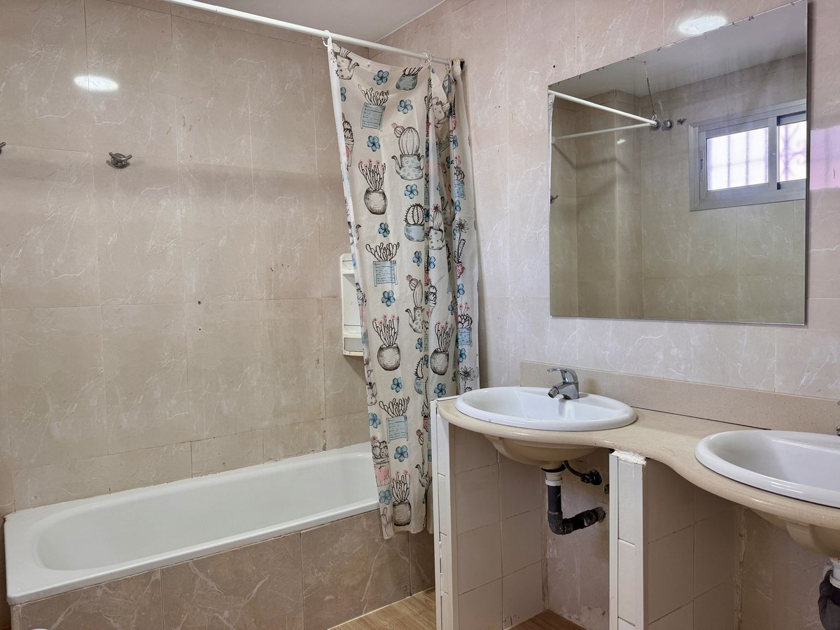Se vende Apartamento en Planta Última de 4 dormitorios en Costa Del Sol, Málaga, España