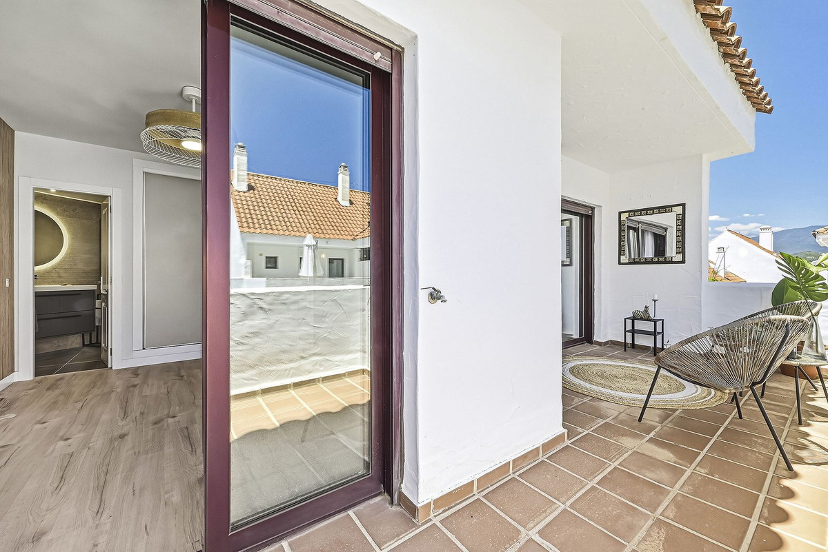 3 Bed Apartment for sale in Nueva Andalucía Costa Del Sol, Málaga, Spain
