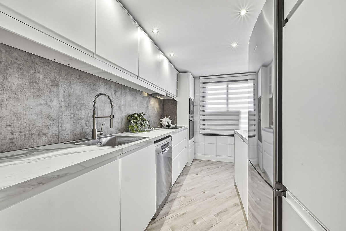 3 Bed Apartment for sale in Nueva Andalucía Costa Del Sol, Málaga, Spain