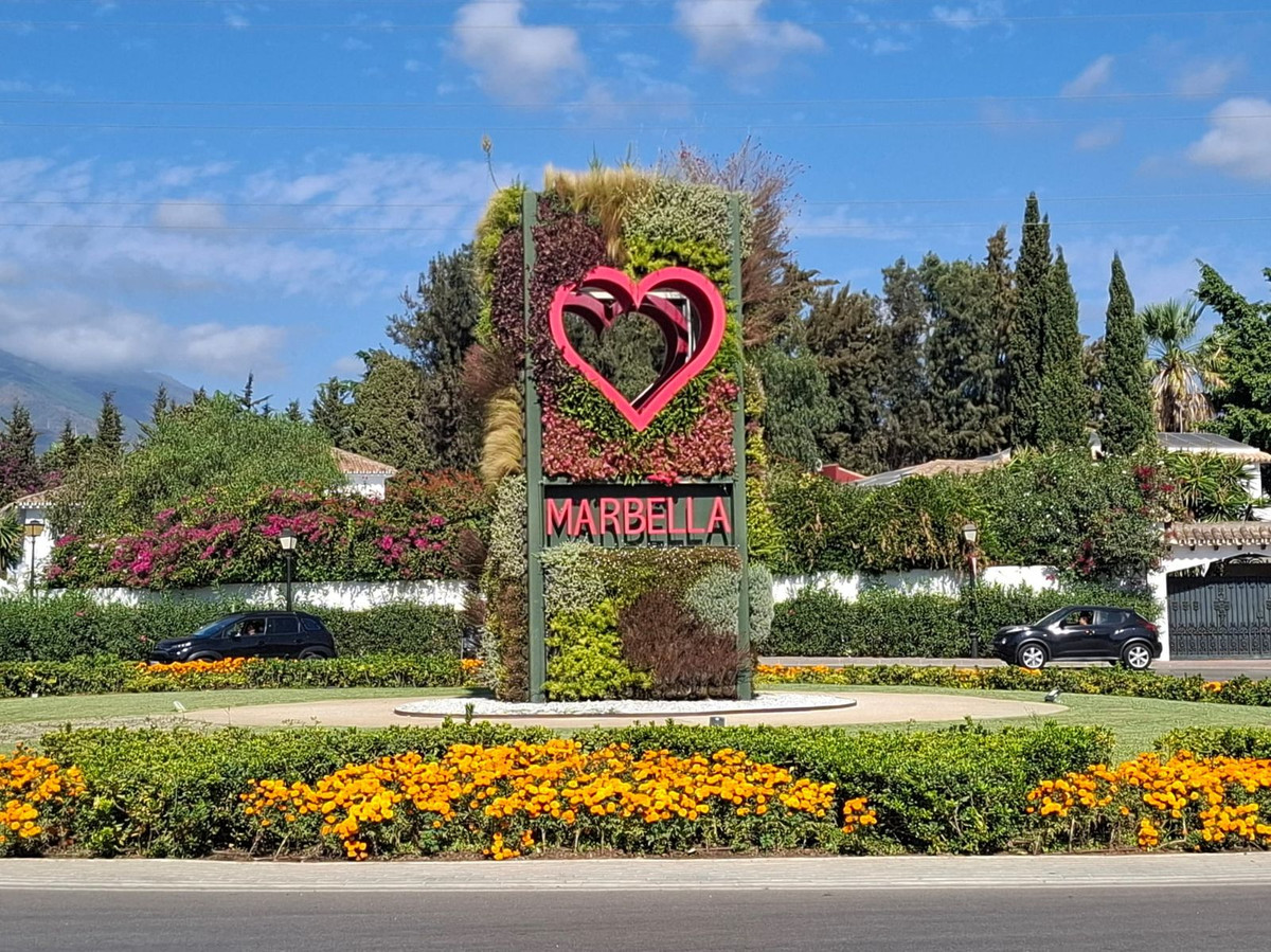 3 Bed Apartment for sale in Nueva Andalucía Costa Del Sol, Málaga, Spain
