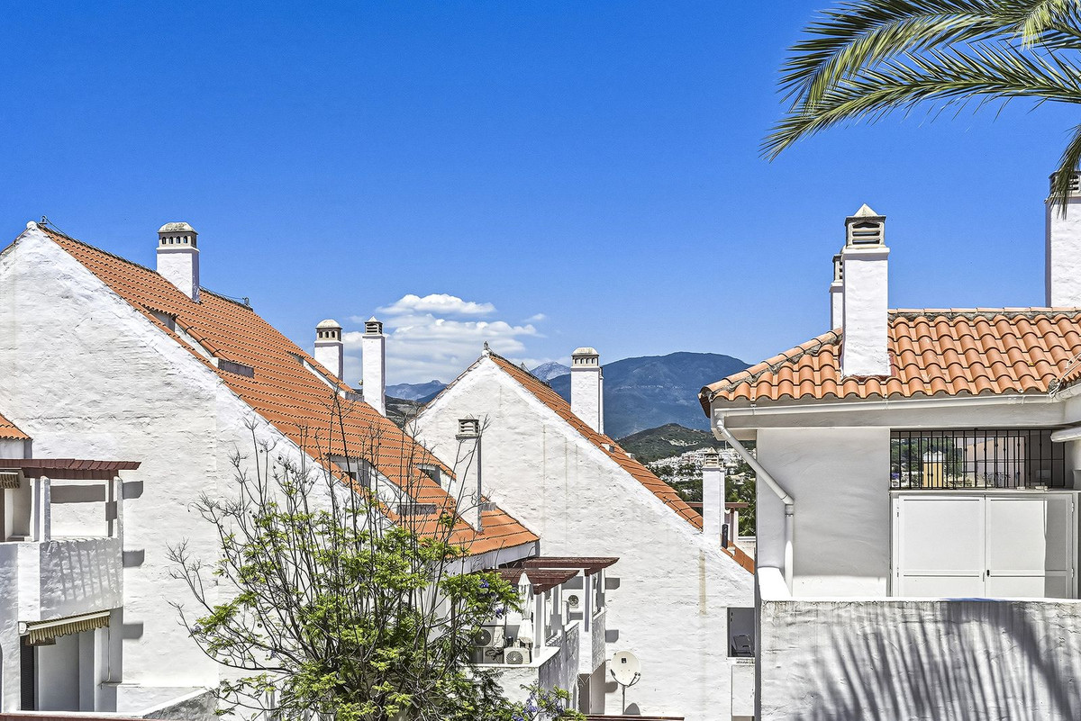 3 Bed Apartment for sale in Nueva Andalucía Costa Del Sol, Málaga, Spain