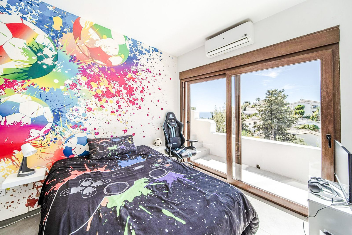 Se vende Villa - Chalet de 5 dormitorios en Costa Del Sol, Málaga, España