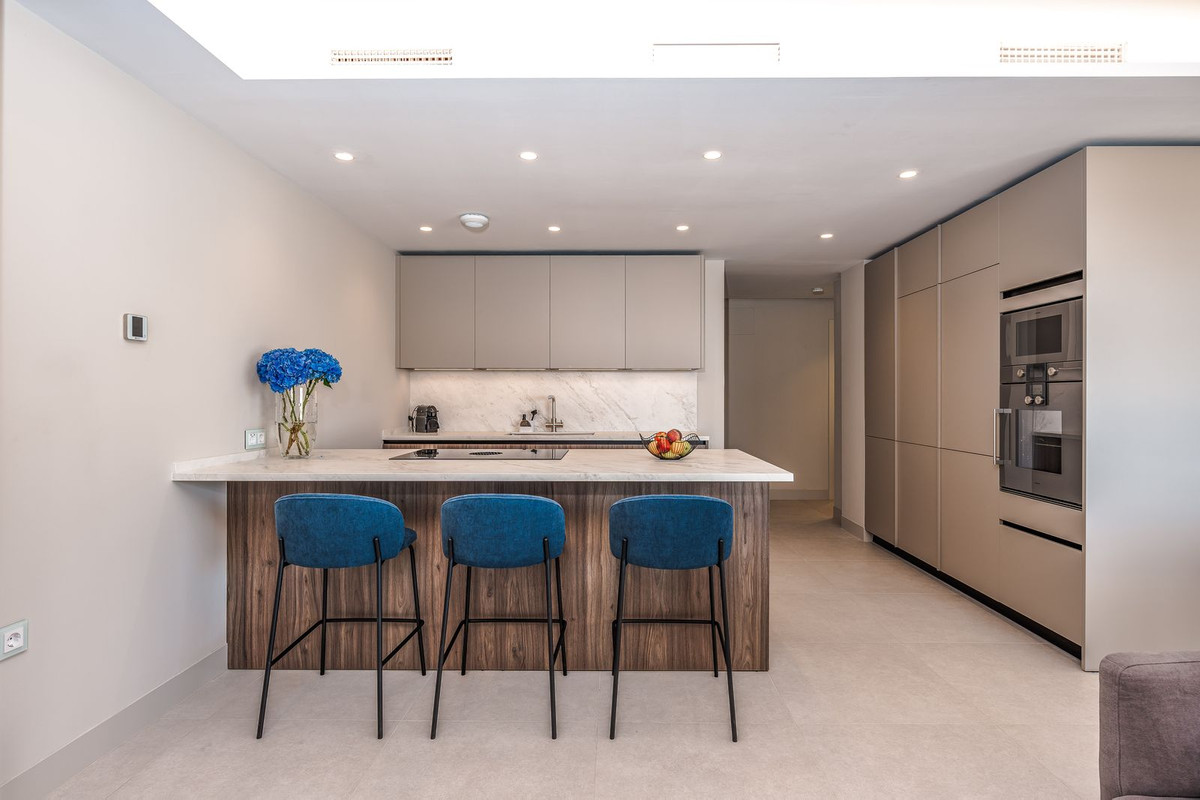 3 Bed Apartment for sale in Estepona Costa Del Sol, Málaga, Spain