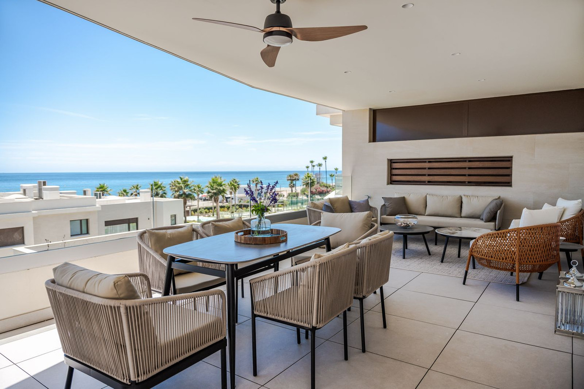 3 Bed Apartment for sale in Estepona Costa Del Sol, Málaga, Spain