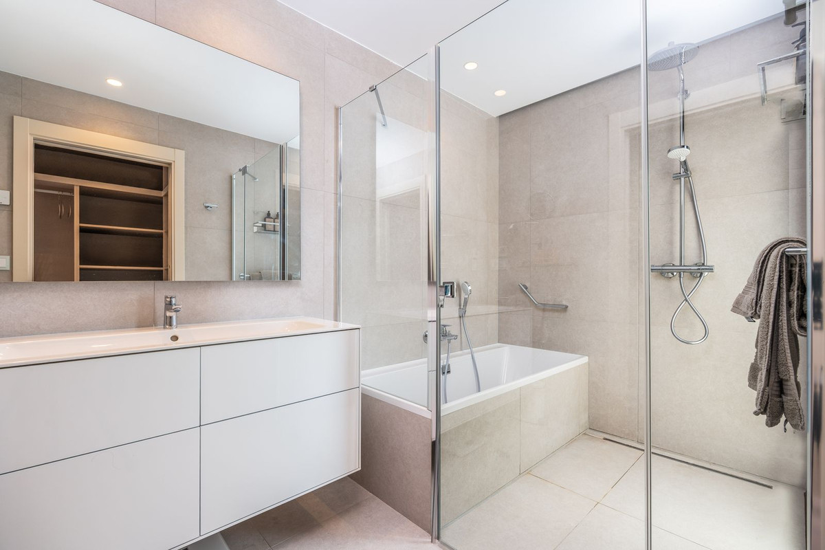 3 Bed Apartment for sale in Estepona Costa Del Sol, Málaga, Spain