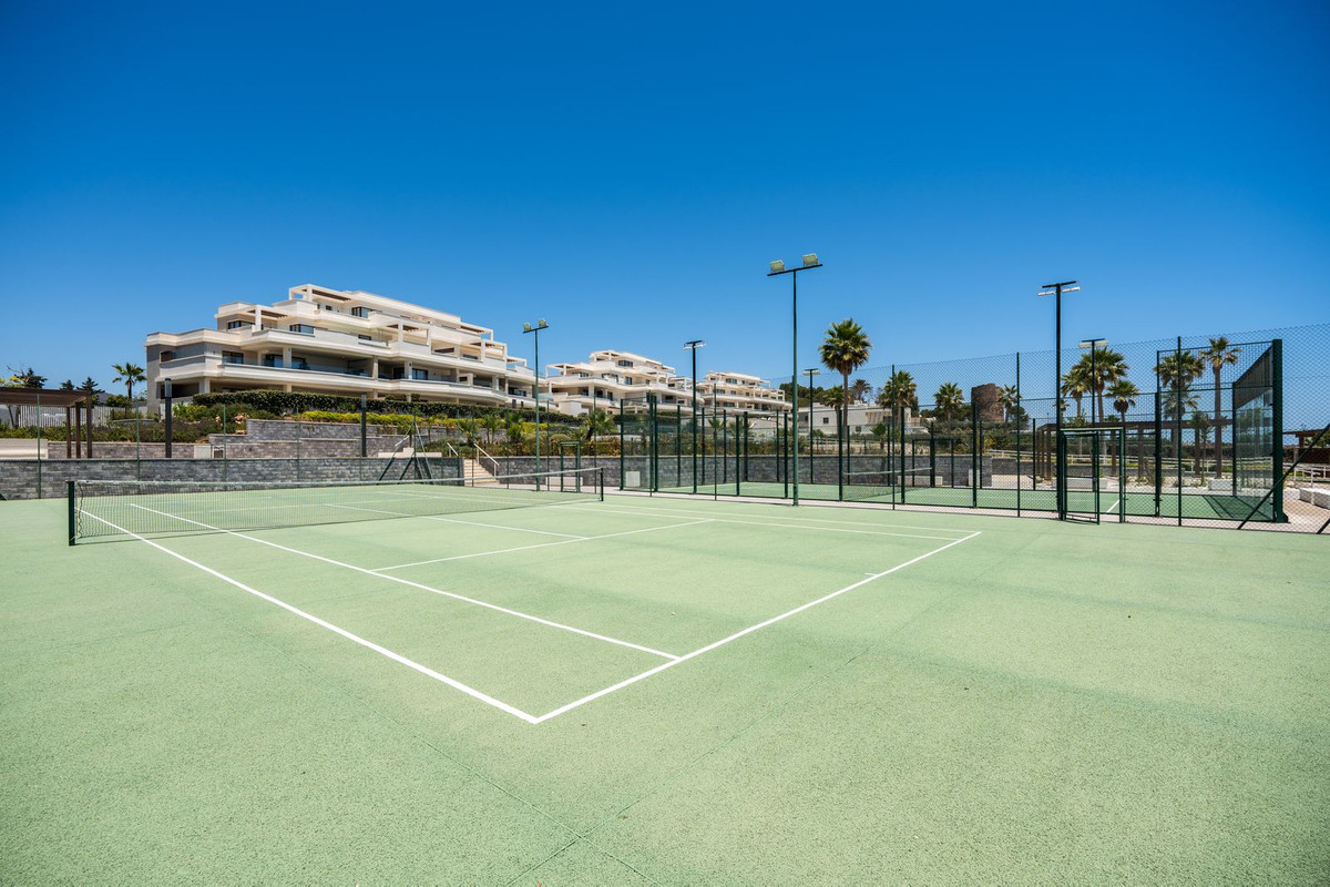 3 Bed Apartment for sale in Estepona Costa Del Sol, Málaga, Spain