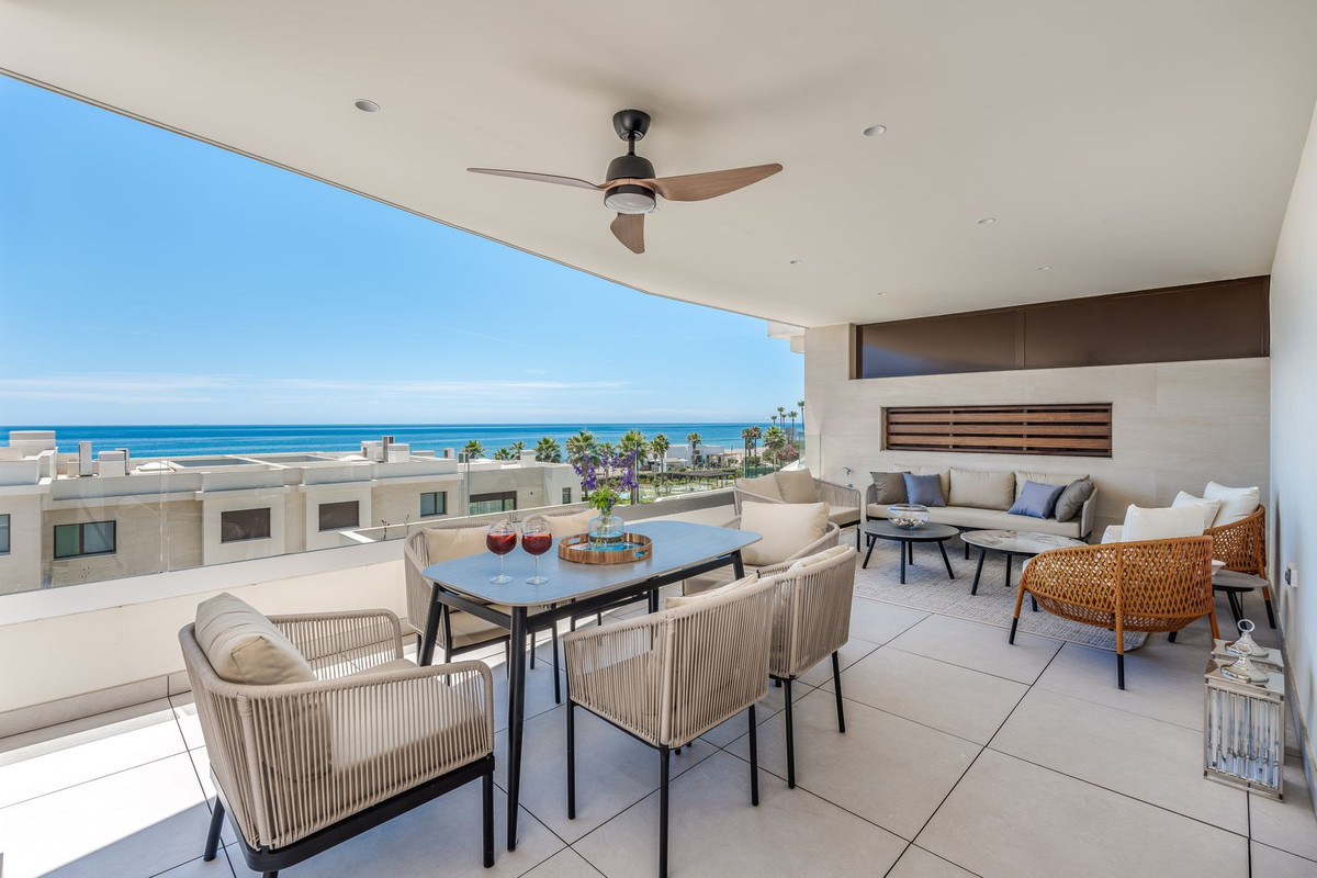 3 Bed Apartment for sale in Estepona Costa Del Sol, Málaga, Spain