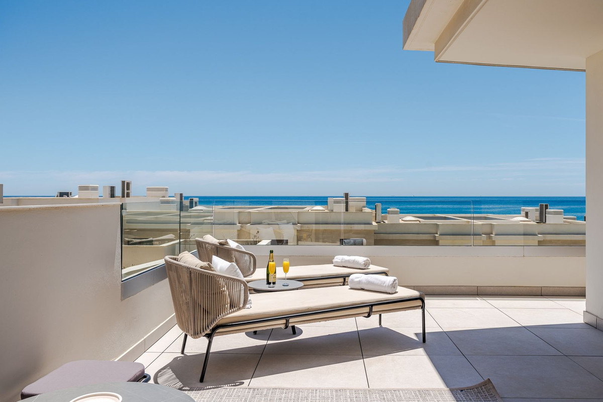 3 Bed Apartment for sale in Estepona Costa Del Sol, Málaga, Spain