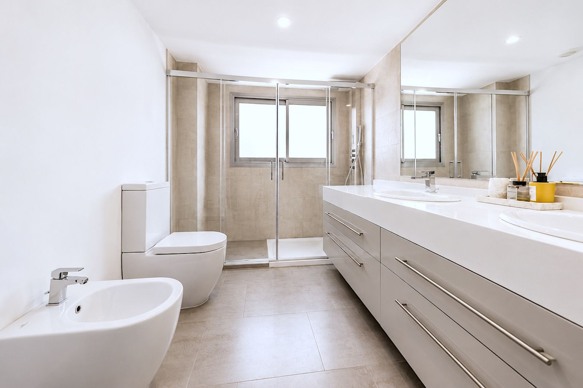 3 Bed Apartment for sale in Atalaya Costa Del Sol, Málaga, Spain
