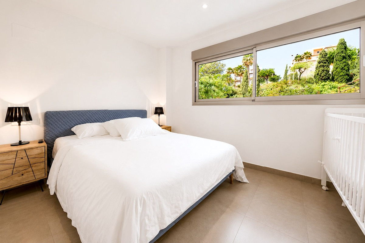 3 Bed Apartment for sale in Atalaya Costa Del Sol, Málaga, Spain