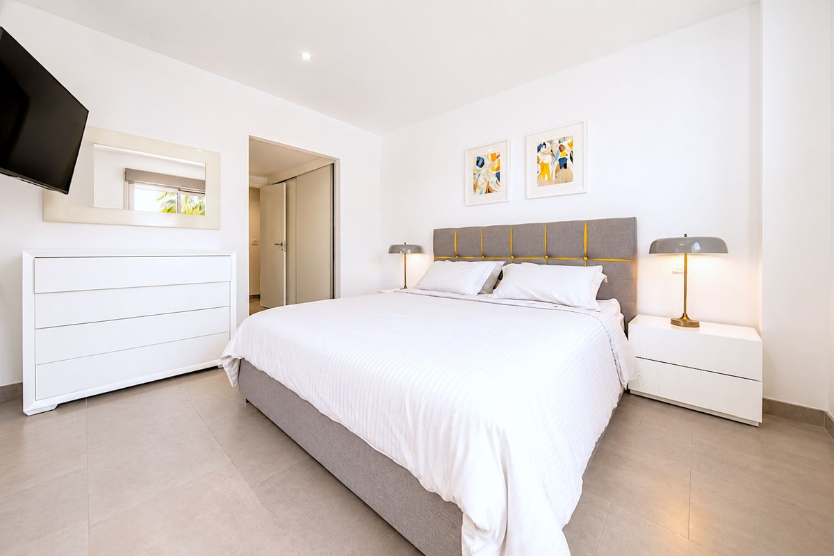 3 Bed Apartment for sale in Atalaya Costa Del Sol, Málaga, Spain