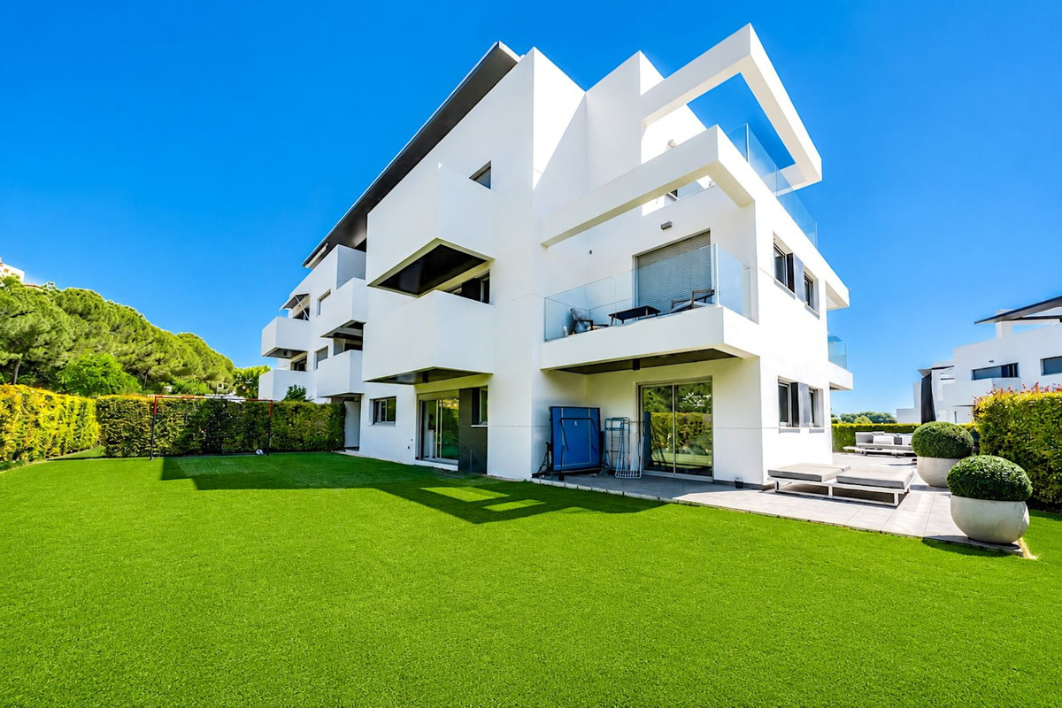 3 Bed Apartment for sale in Atalaya Costa Del Sol, Málaga, Spain