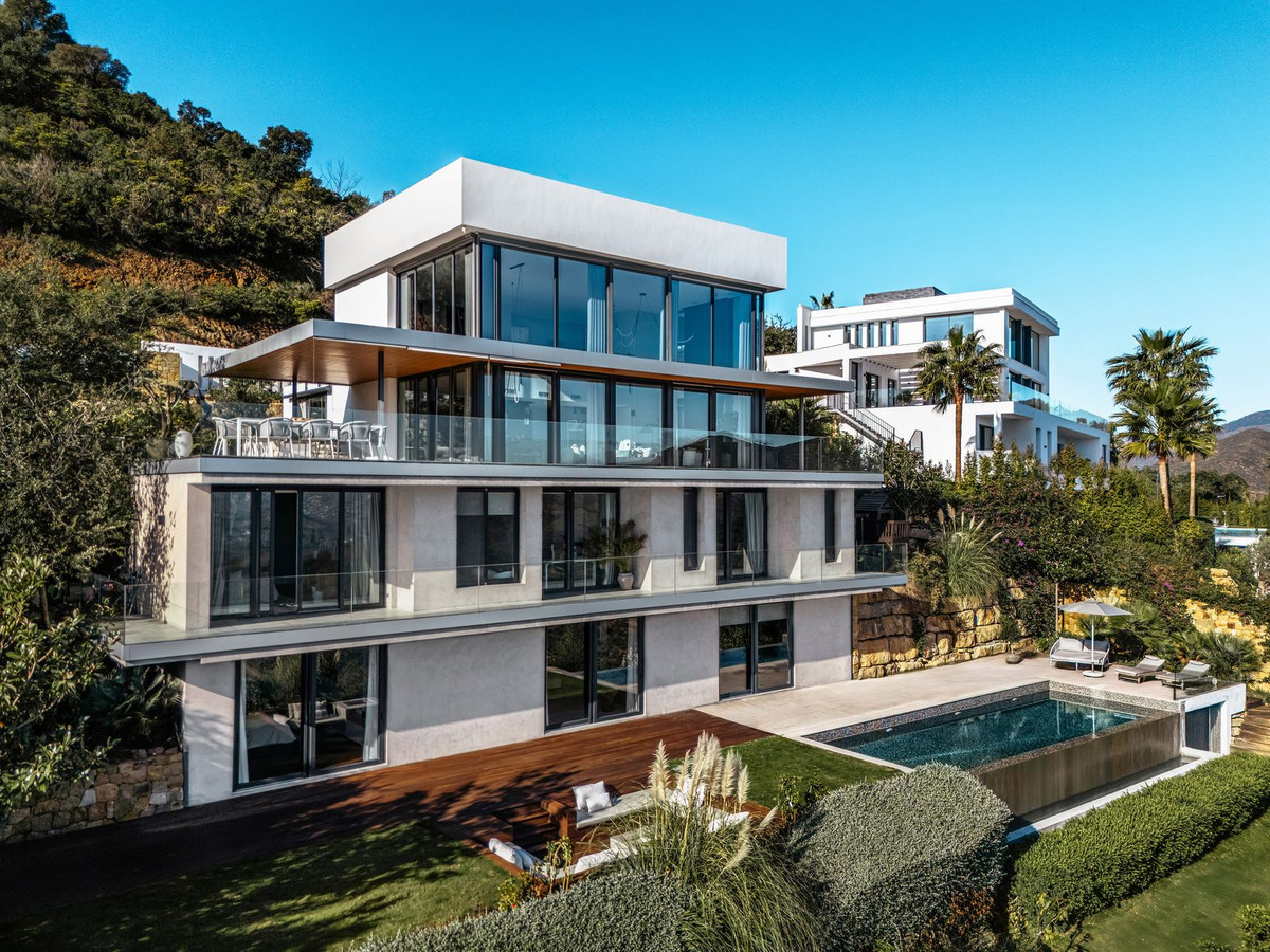 6 Bed Townhouse for sale in La Mairena Costa Del Sol, Málaga, Spain