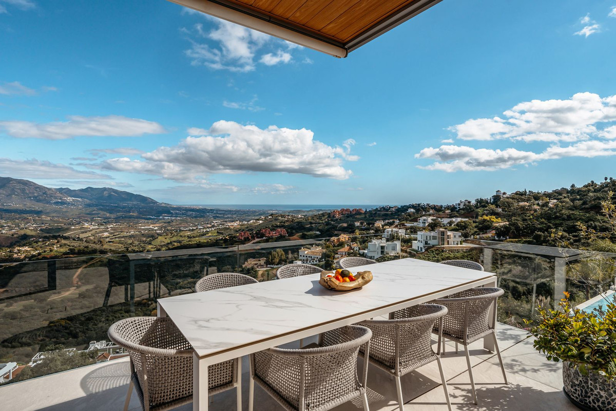 6 Bed Townhouse for sale in La Mairena Costa Del Sol, Málaga, Spain
