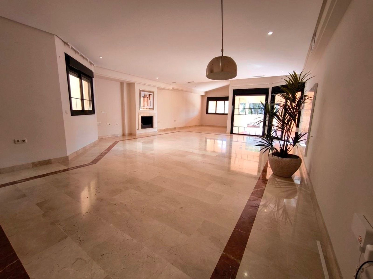 3 Bed Apartment for sale in Puerto Banús Costa Del Sol, Málaga, Spain