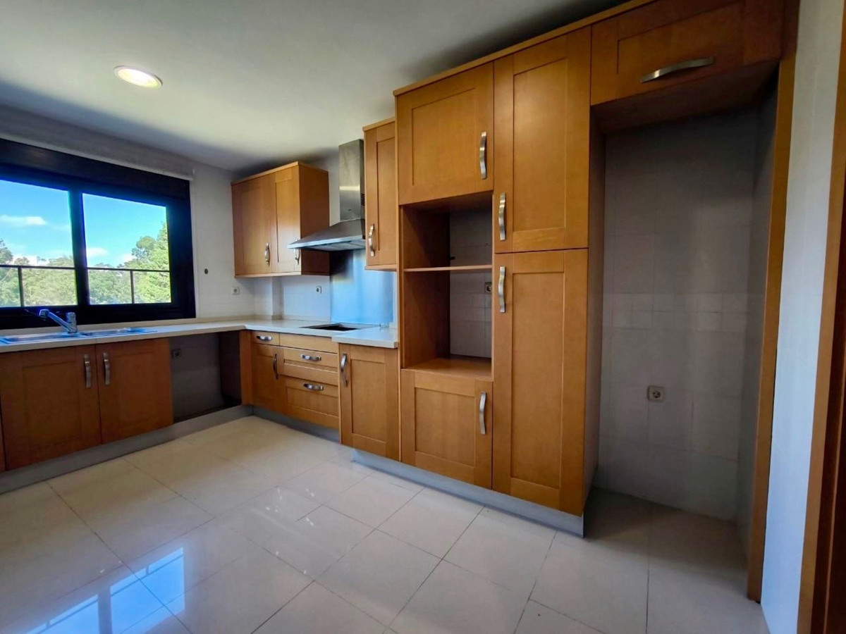 3 Bed Apartment for sale in Puerto Banús Costa Del Sol, Málaga, Spain
