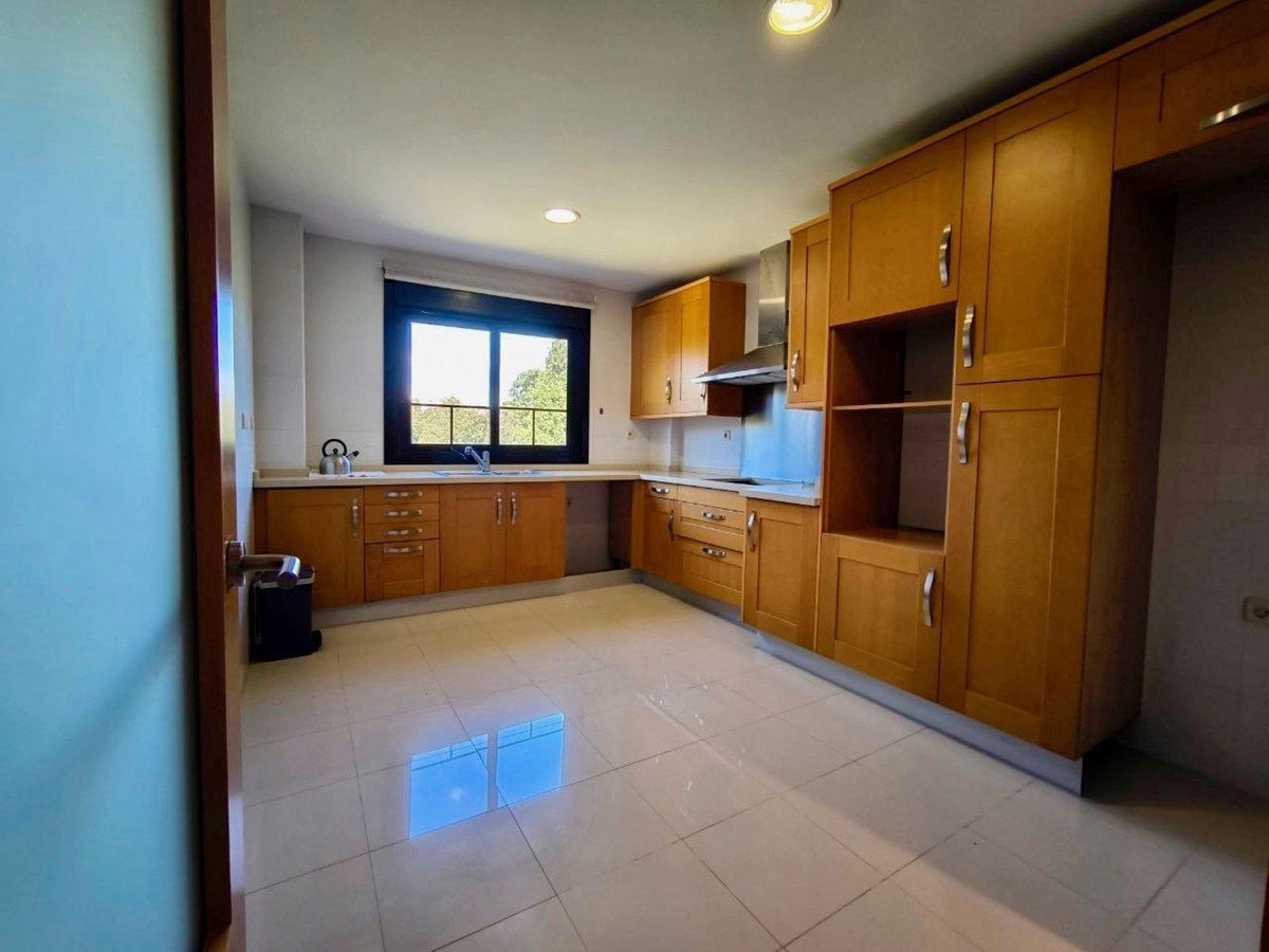 3 Bed Apartment for sale in Puerto Banús Costa Del Sol, Málaga, Spain