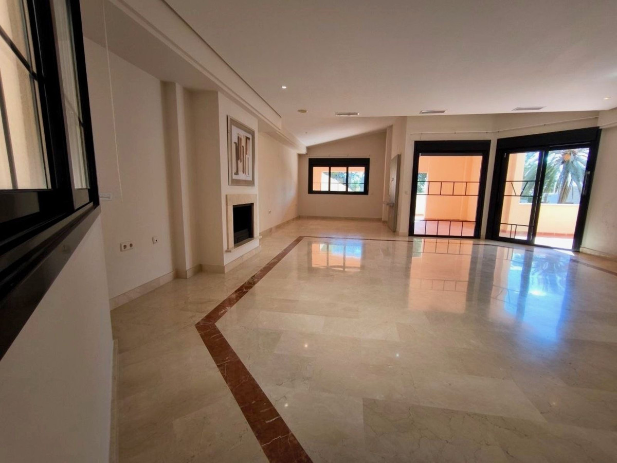 3 Bed Apartment for sale in Puerto Banús Costa Del Sol, Málaga, Spain