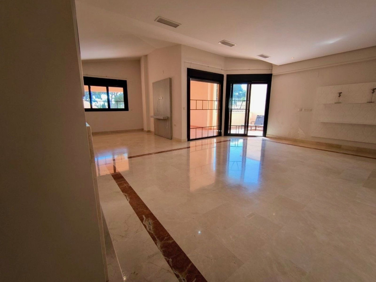 3 Bed Apartment for sale in Puerto Banús Costa Del Sol, Málaga, Spain