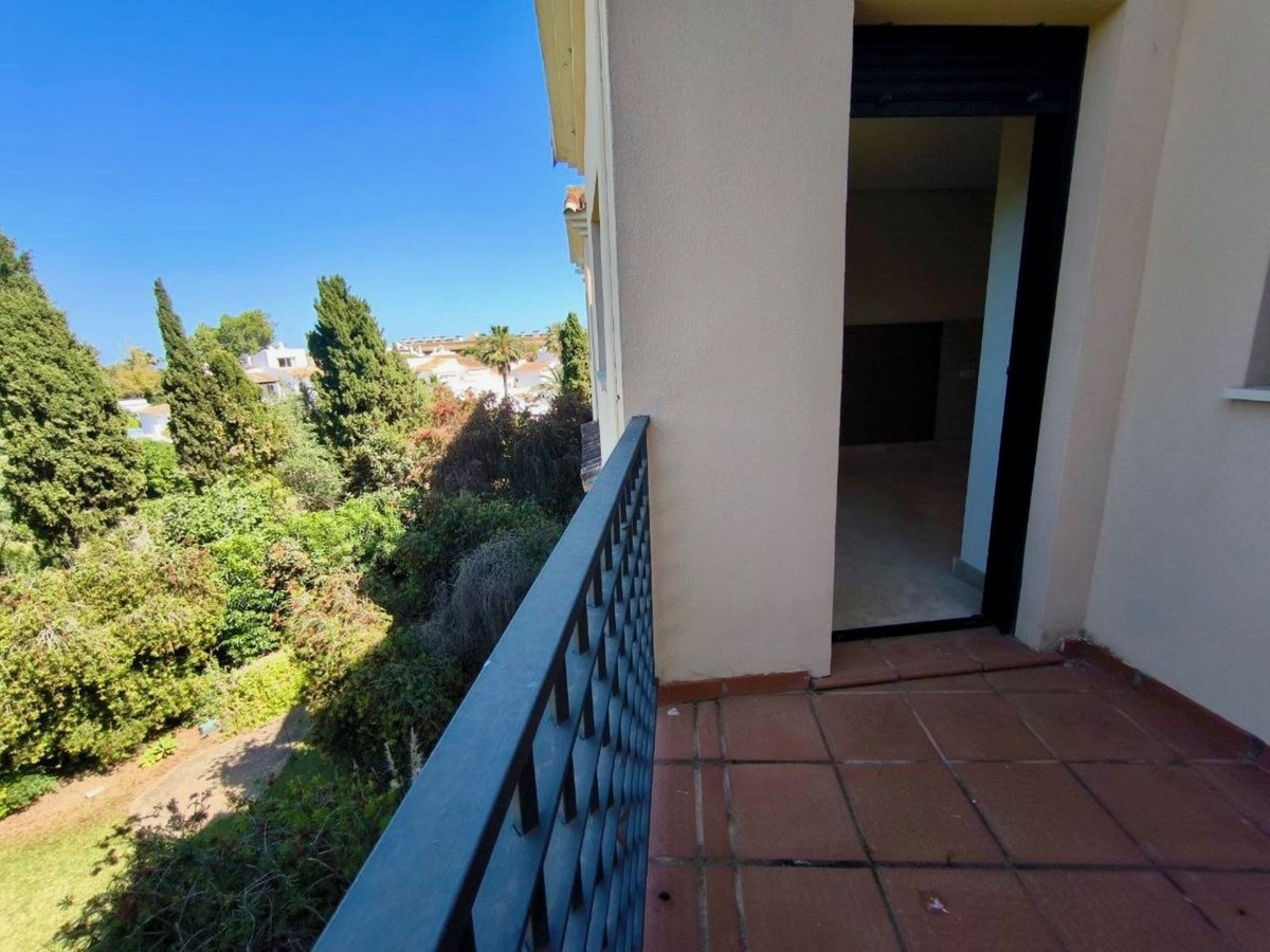 3 Bed Apartment for sale in Puerto Banús Costa Del Sol, Málaga, Spain