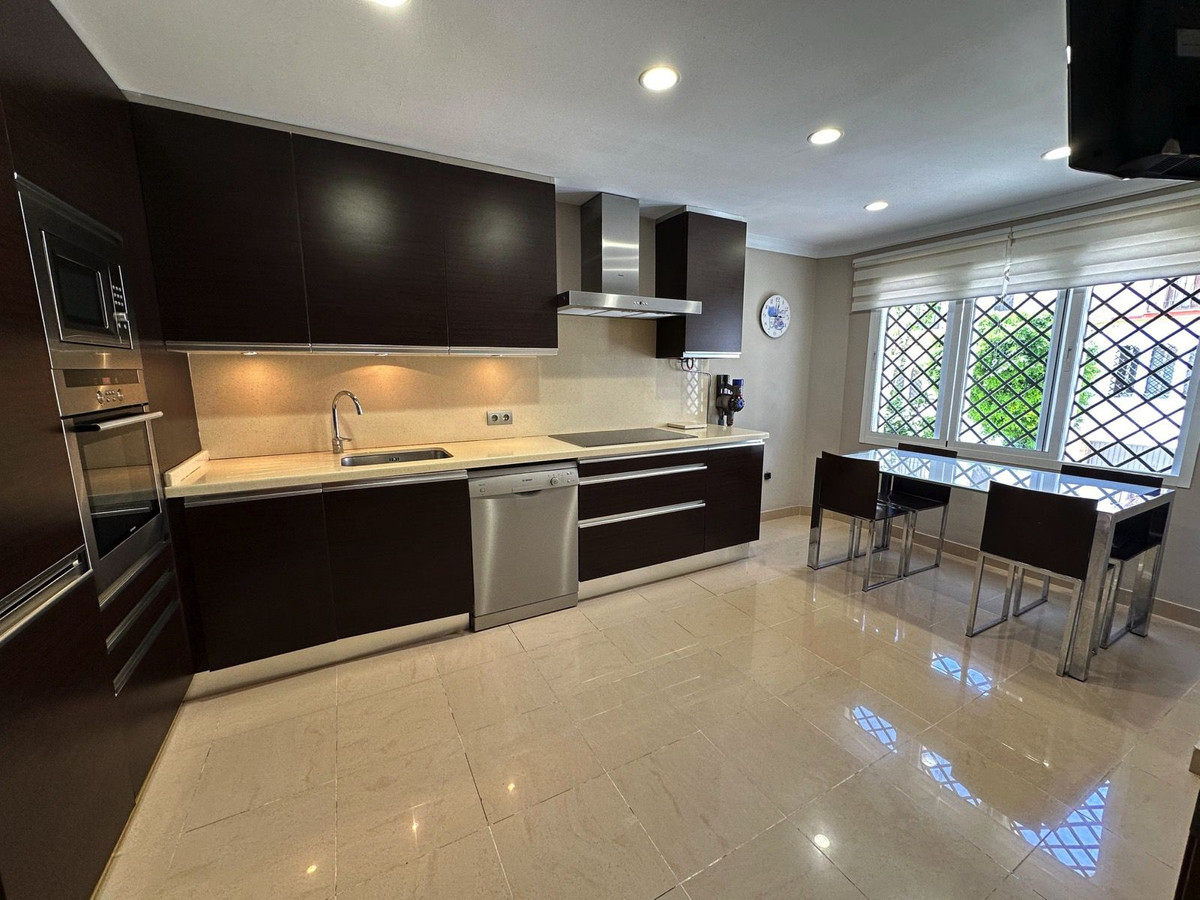 4 Bed Townhouse for sale in Estepona Costa Del Sol, Málaga, Spain