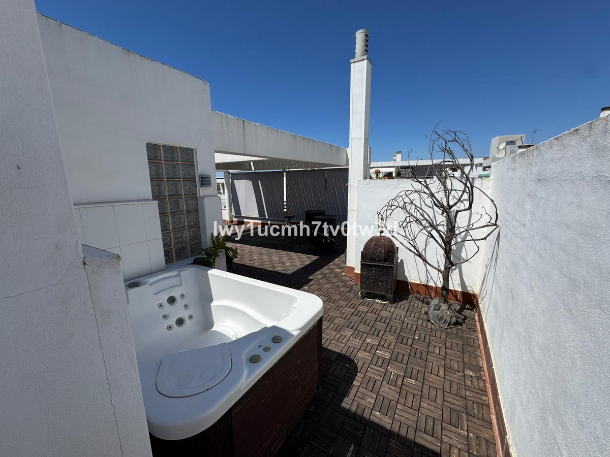 5 Bed Apartment for sale in La Cala De Mijas Costa Del Sol, Málaga, Spain