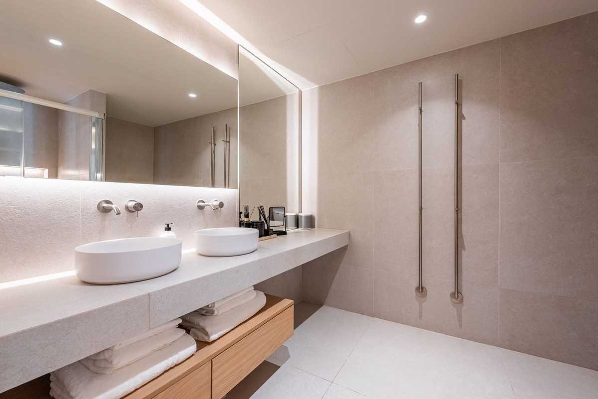 3 Bed Apartment for sale in Nueva Andalucía Costa Del Sol, Málaga, Spain