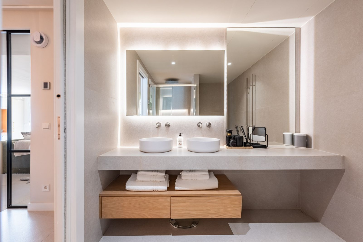 3 Bed Apartment for sale in Nueva Andalucía Costa Del Sol, Málaga, Spain