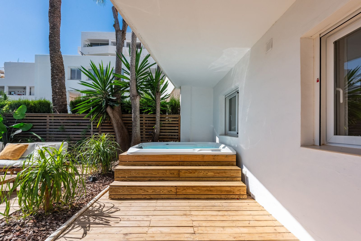 3 Bed Apartment for sale in Nueva Andalucía Costa Del Sol, Málaga, Spain