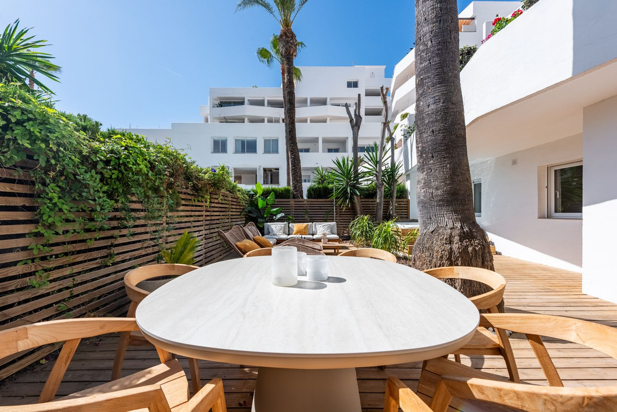 3 Bed Apartment for sale in Nueva Andalucía Costa Del Sol, Málaga, Spain