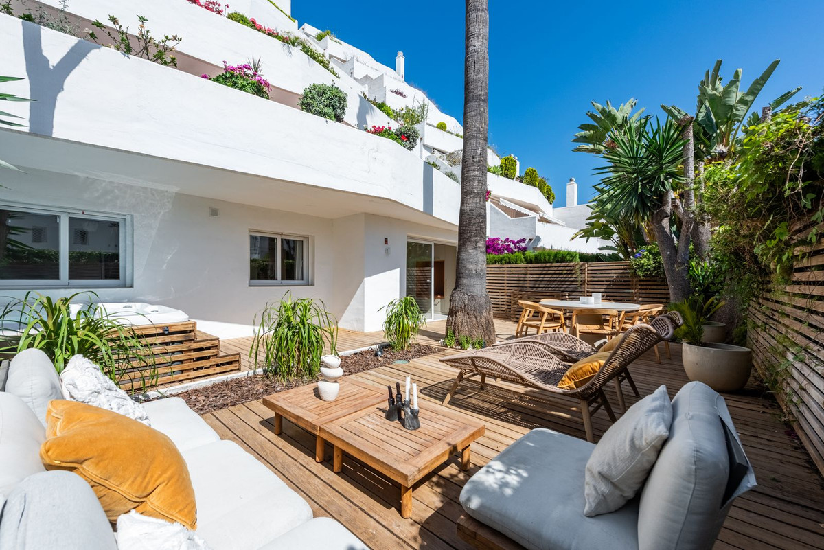 3 Bed Apartment for sale in Nueva Andalucía Costa Del Sol, Málaga, Spain