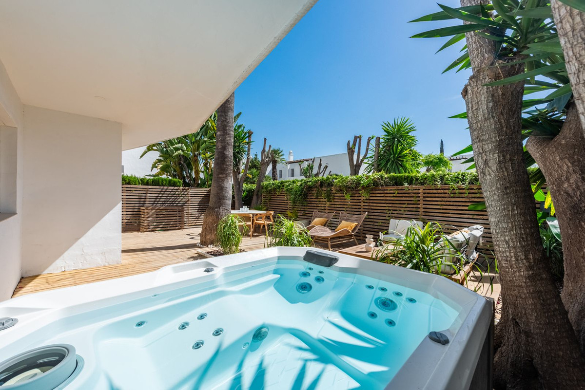 3 Bed Apartment for sale in Nueva Andalucía Costa Del Sol, Málaga, Spain