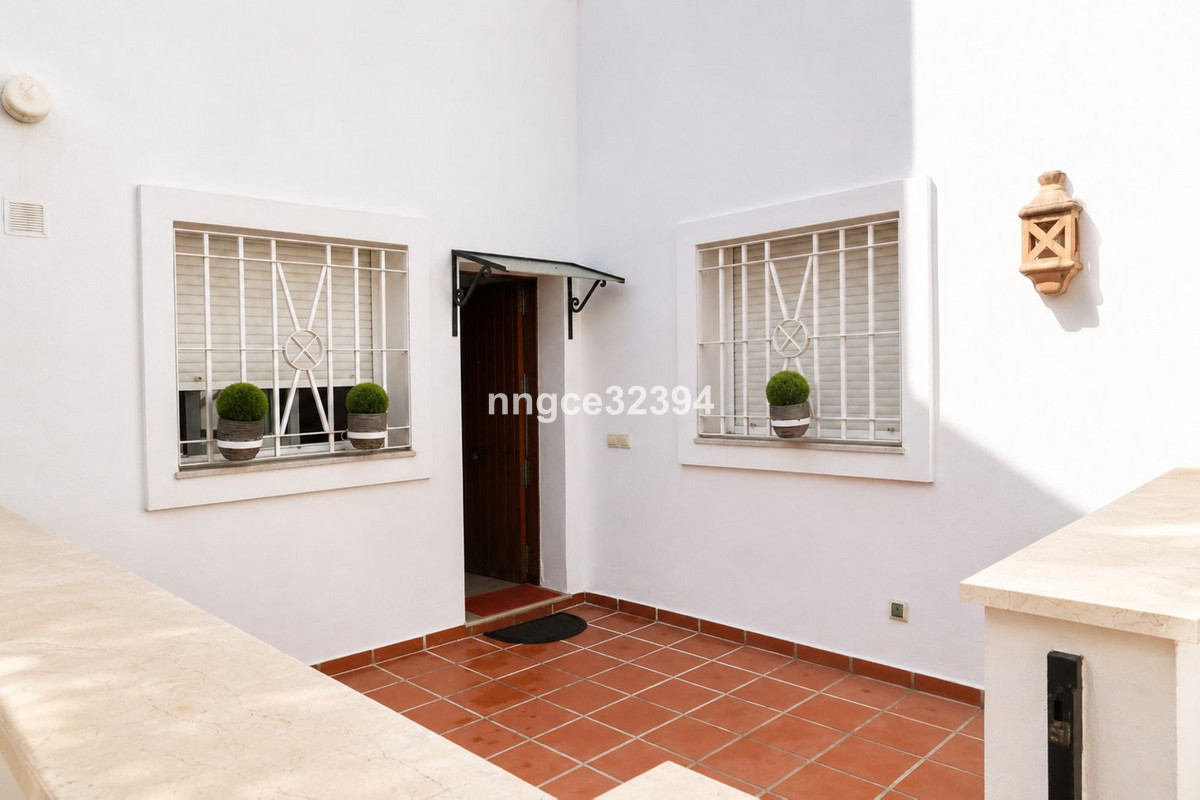 2 Bed Apartment for sale in Nueva Andalucía Costa Del Sol, Málaga, Spain