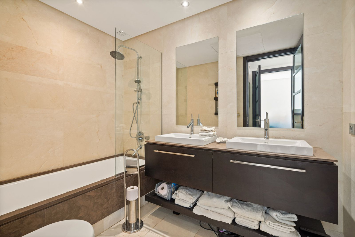 Se vende Adosada de 2 dormitorios en Costa Del Sol, Cadiz, España