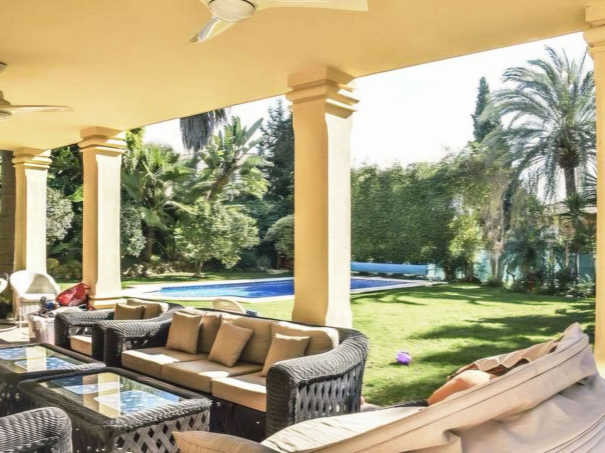 5 Bed Townhouse for sale in Nueva Andalucía Costa Del Sol, Málaga, Spain