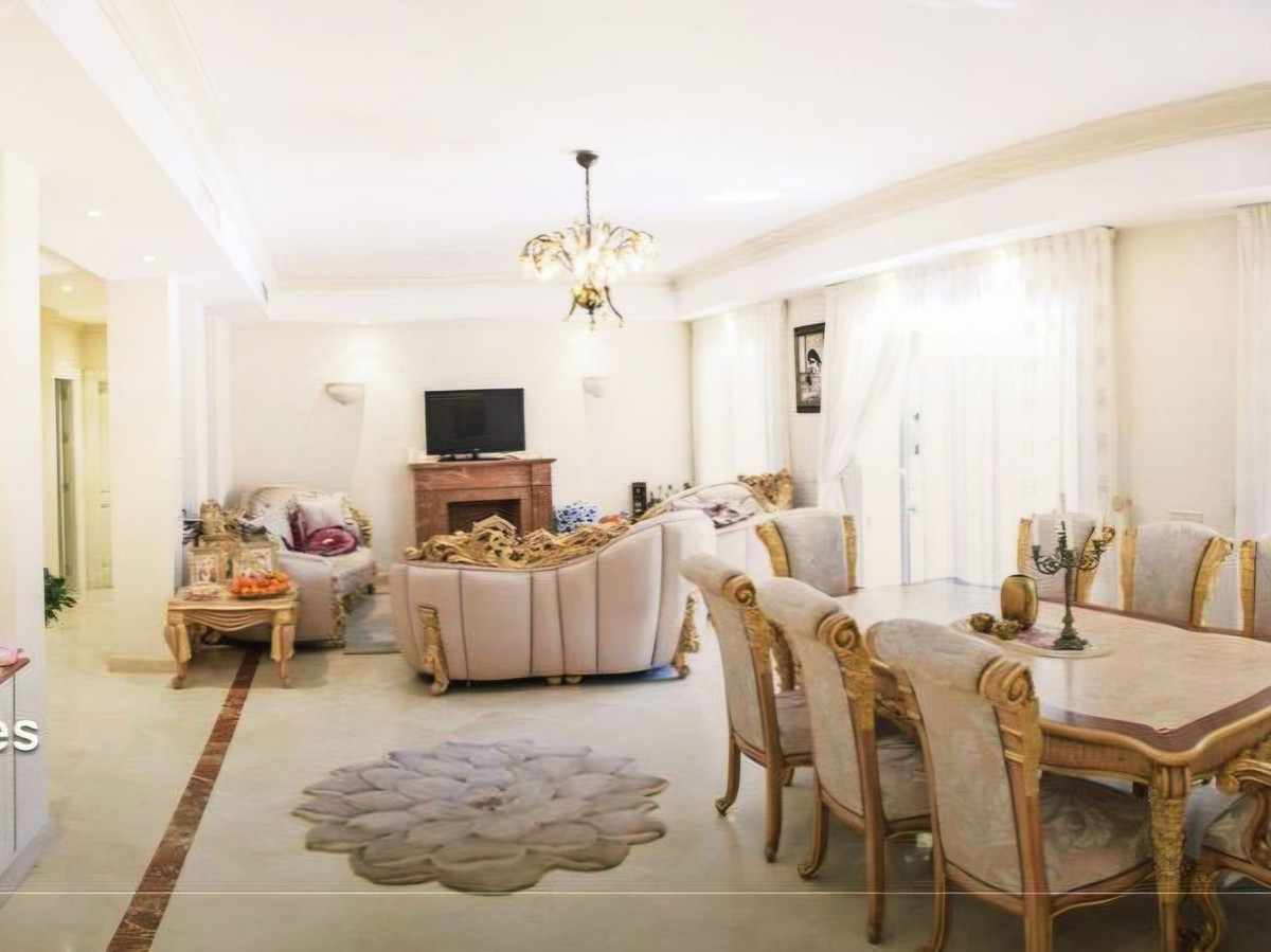 5 Bed Townhouse for sale in Nueva Andalucía Costa Del Sol, Málaga, Spain