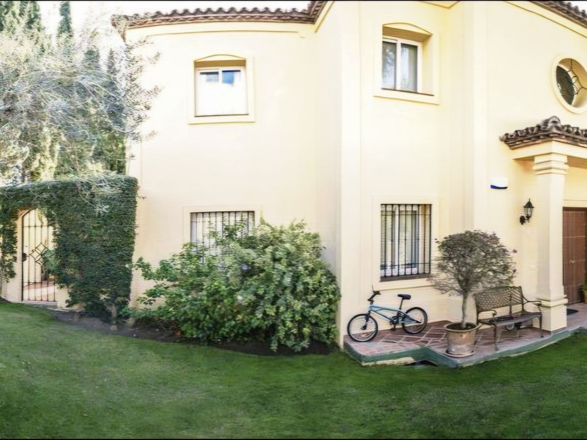 5 Bed Townhouse for sale in Nueva Andalucía Costa Del Sol, Málaga, Spain