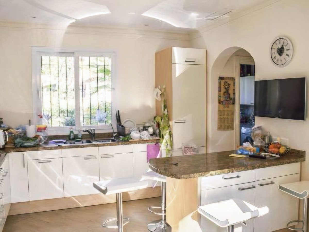 5 Bed Townhouse for sale in Nueva Andalucía Costa Del Sol, Málaga, Spain