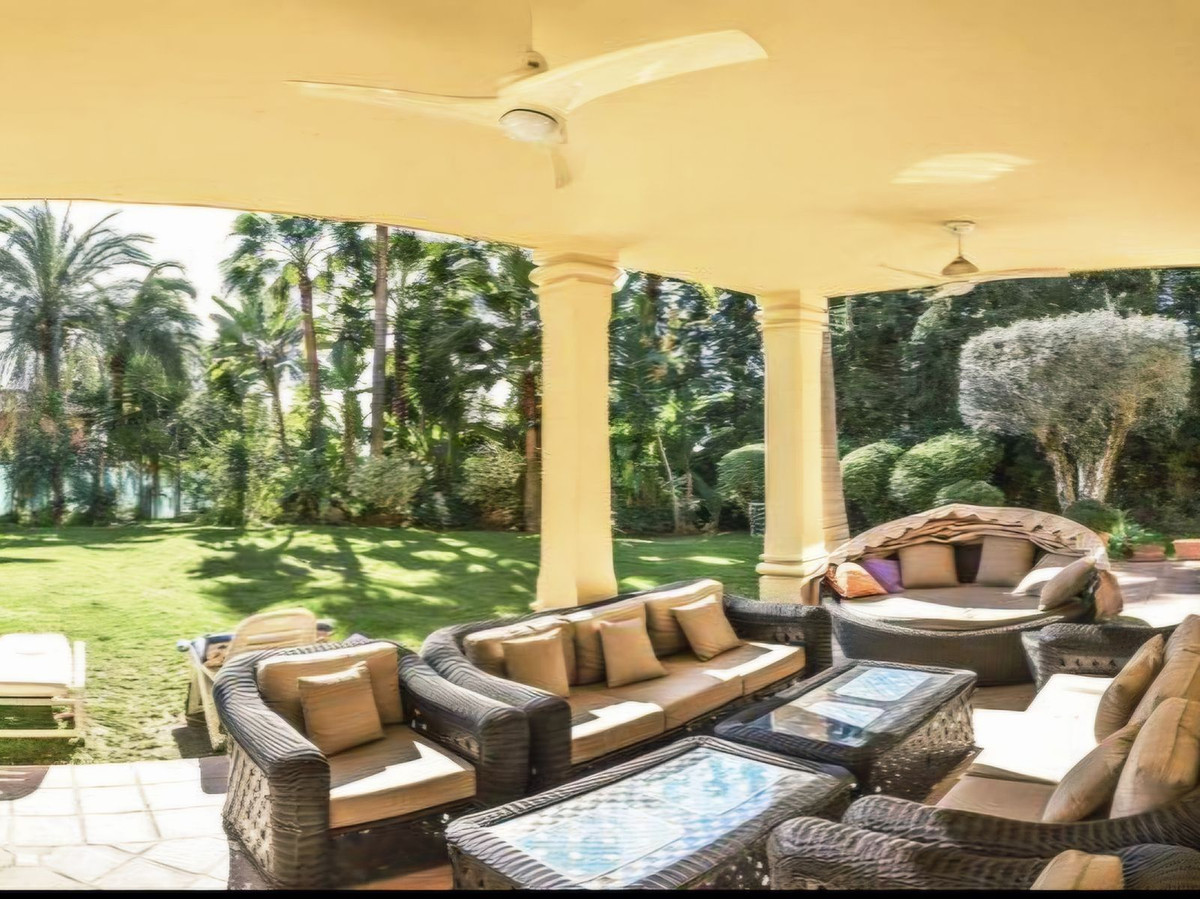 5 Bed Townhouse for sale in Nueva Andalucía Costa Del Sol, Málaga, Spain