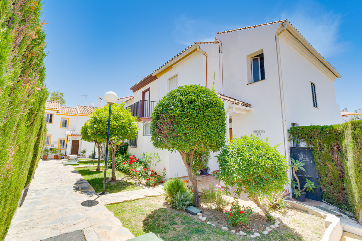 3 Bed Townhouse for sale in Estepona Costa Del Sol, Málaga, Spain