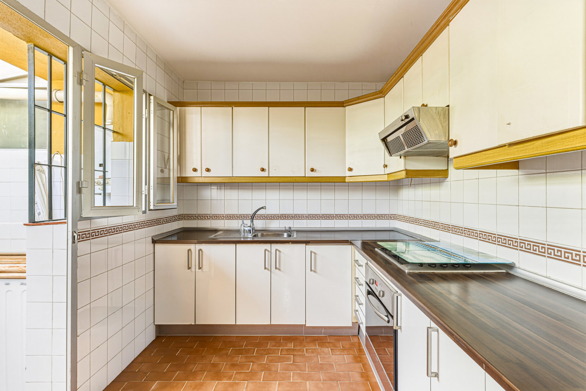 3 Bed Townhouse for sale in Estepona Costa Del Sol, Málaga, Spain