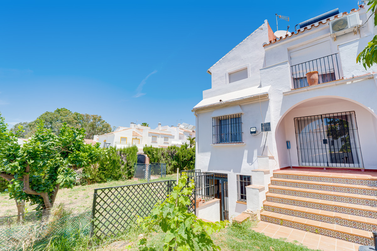 3 Bed Townhouse for sale in Estepona Costa Del Sol, Málaga, Spain