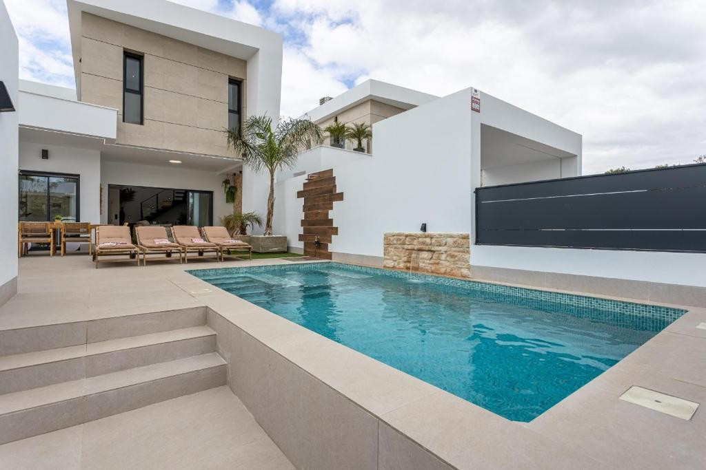 Se vende Villa - Chalet de 3 dormitorios en Costa Blanca, Alicante, España