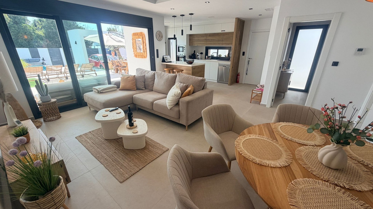 Se vende Villa - Chalet de 3 dormitorios en Costa Blanca, Alicante, España