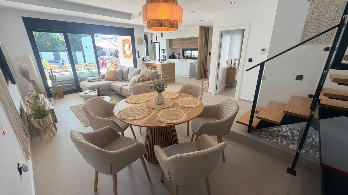 Se vende Villa - Chalet de 3 dormitorios en Costa Blanca, Alicante, España