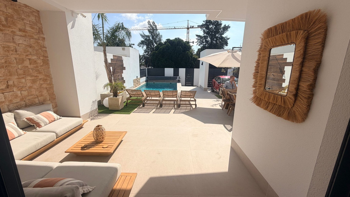 Se vende Villa - Chalet de 3 dormitorios en Costa Blanca, Alicante, España
