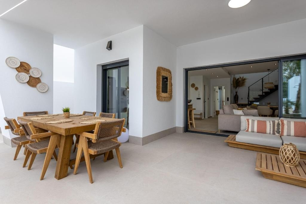 Se vende Villa - Chalet de 3 dormitorios en Costa Blanca, Alicante, España