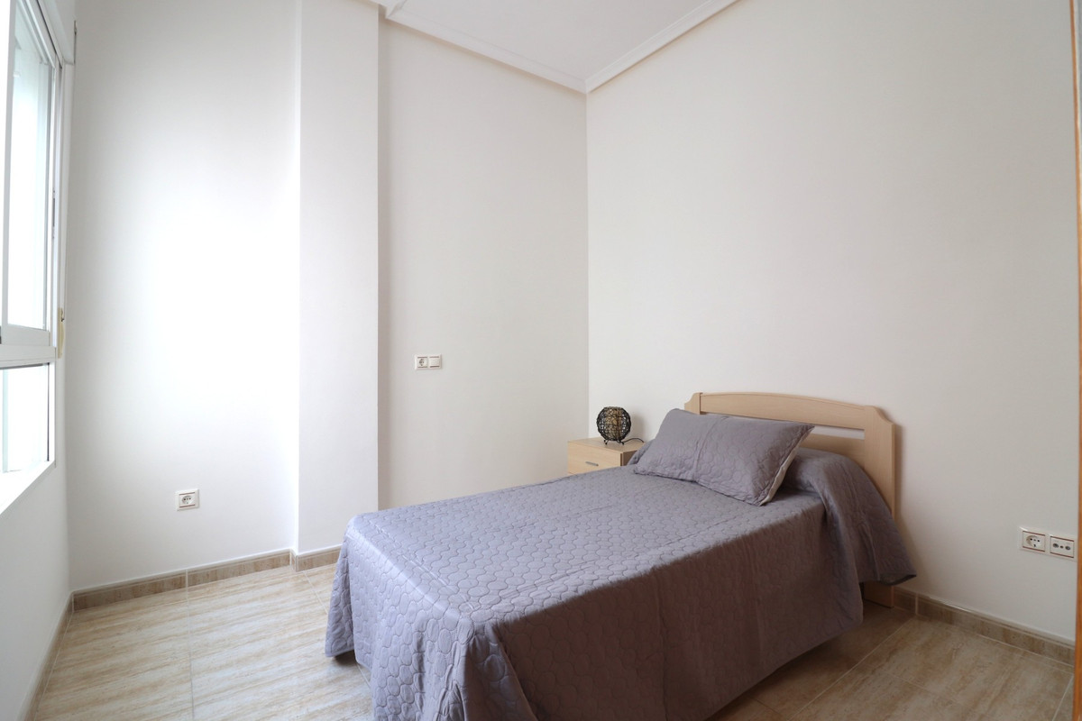 Se vende Apartamento Planta Media de 2 dormitorios en Costa Blanca, Alicante, España