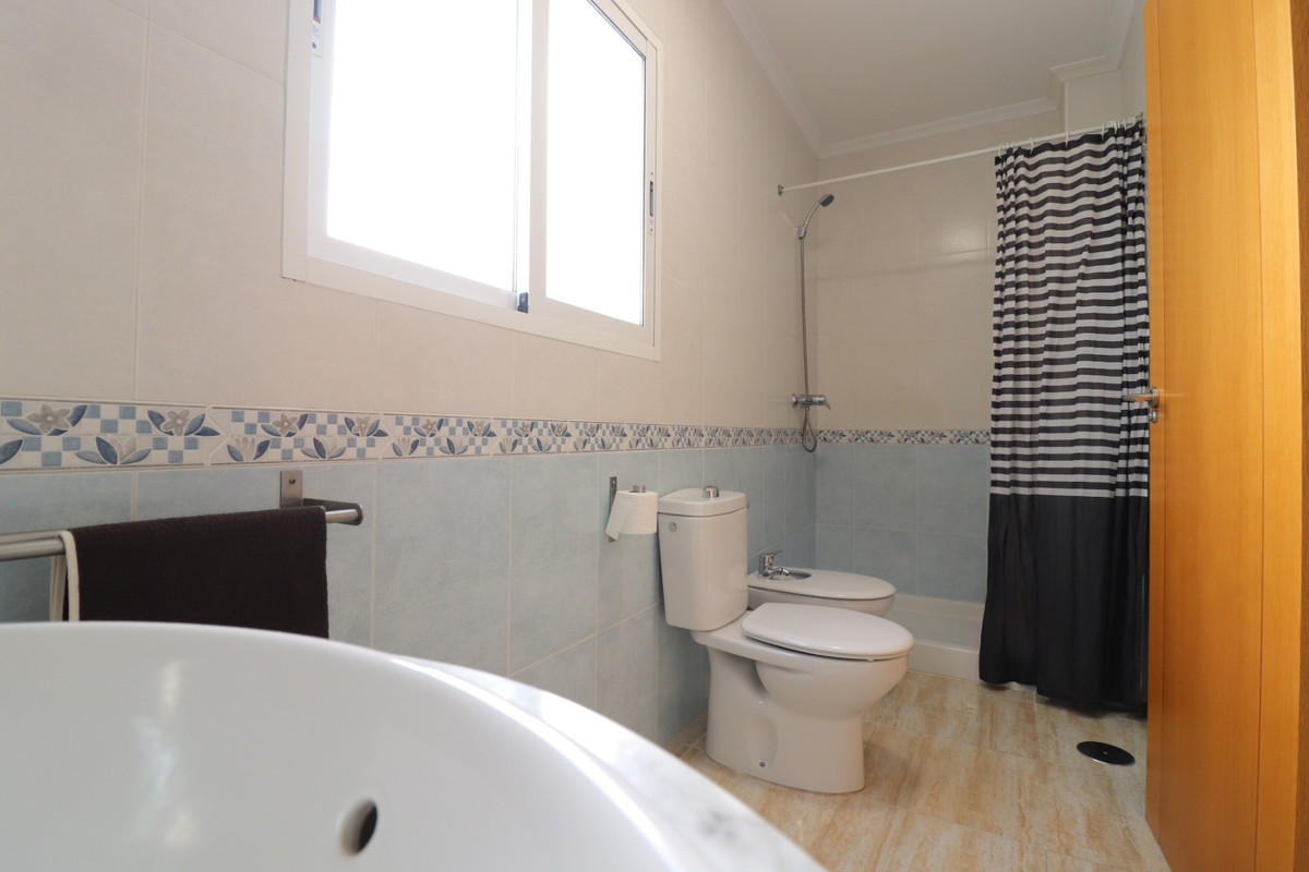 Se vende Apartamento Planta Media de 2 dormitorios en Costa Blanca, Alicante, España