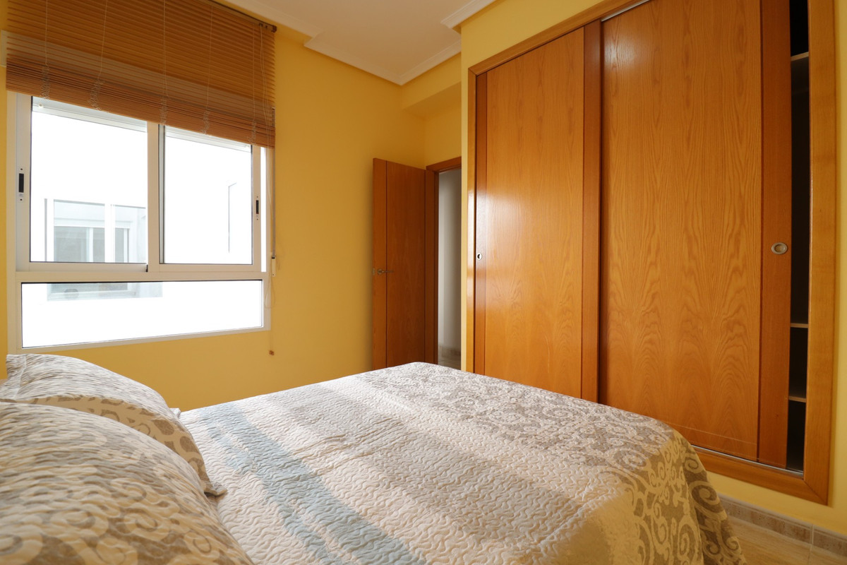 Se vende Apartamento Planta Media de 2 dormitorios en Costa Blanca, Alicante, España